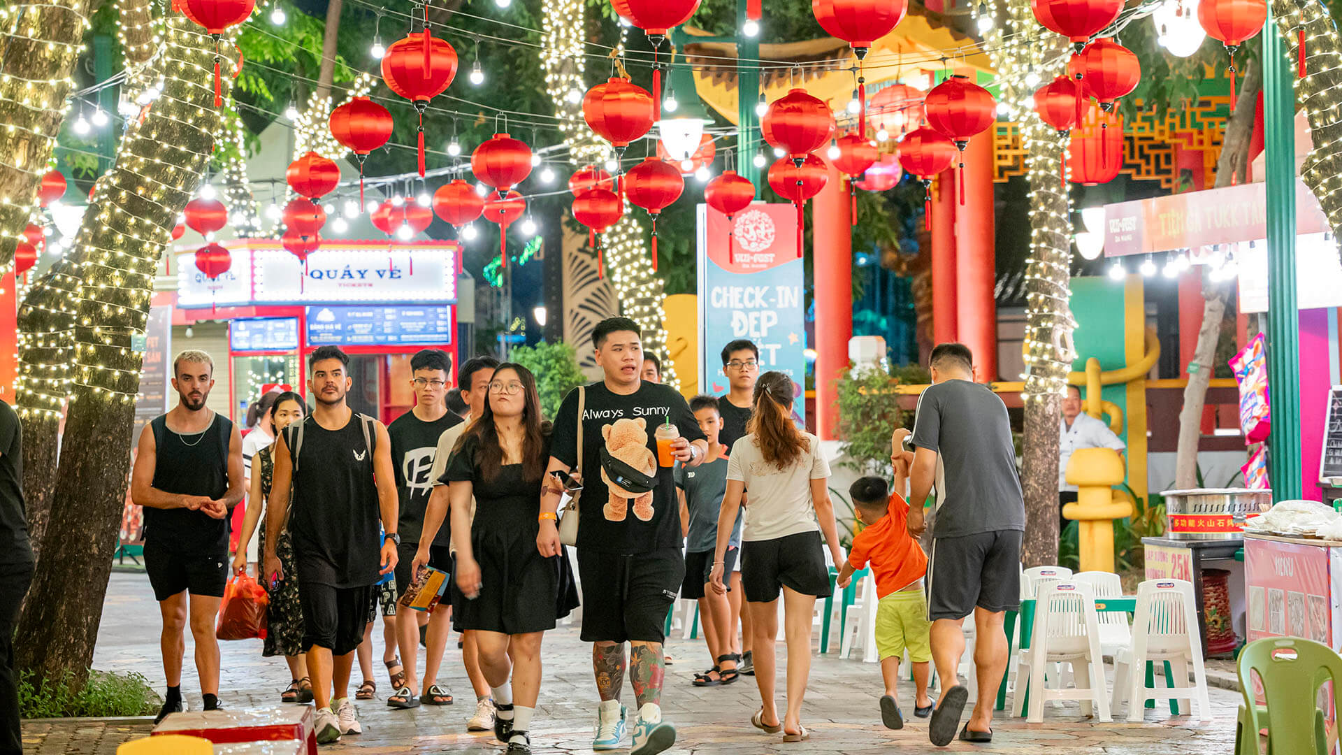 Chợ đêm Vui Phết hứa hẹn sẽ nối dài trải nghiệm của du khách tại Da Nang Downtown mùa hè này.