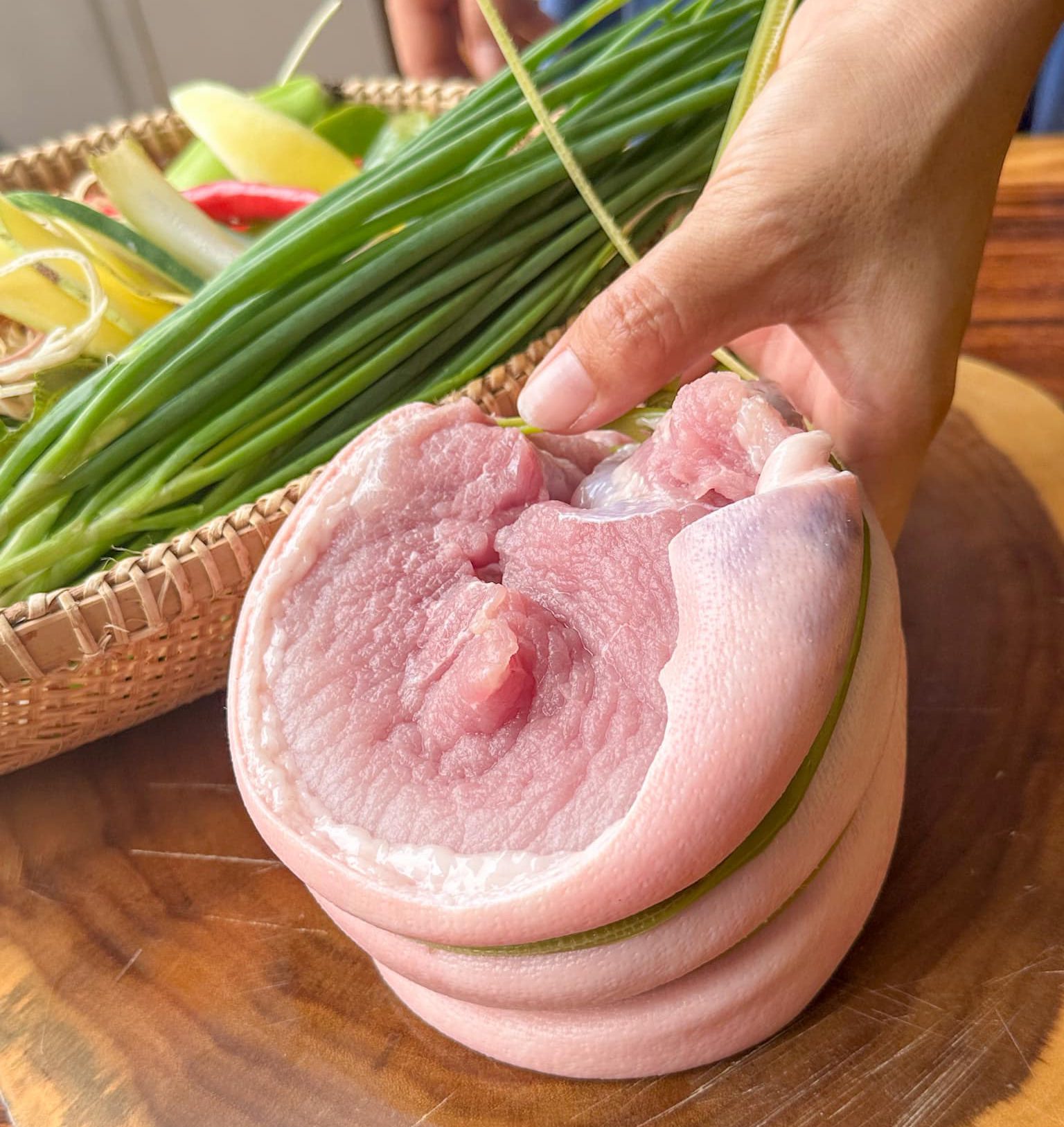 thịt heo cuốn bánh tráng
