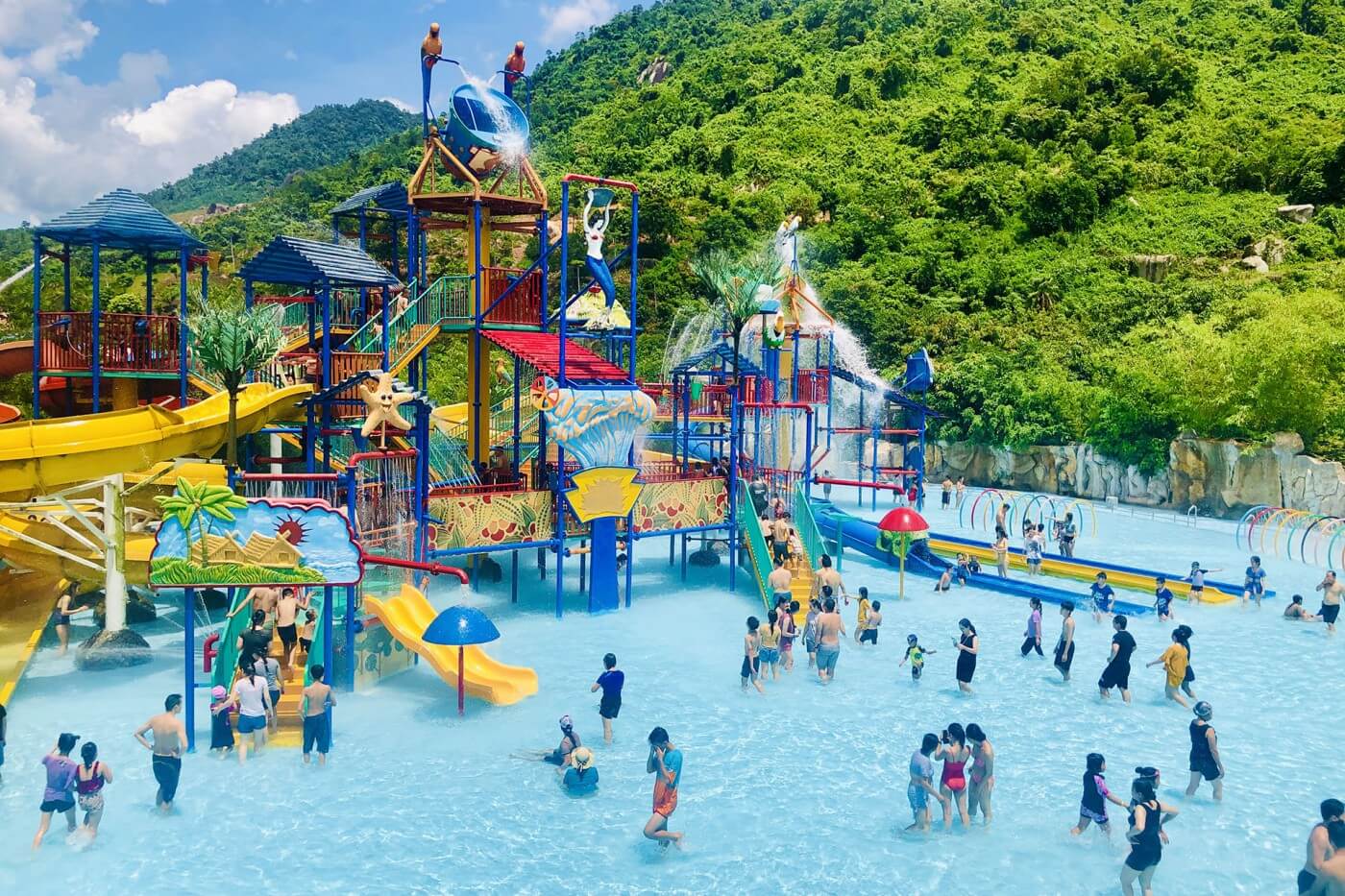 Vé Suối Khoáng Nóng Núi Thần Tài 2026